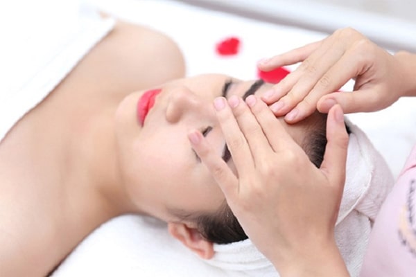 Công dụng của massage da mặt trong chu trình dưỡng da